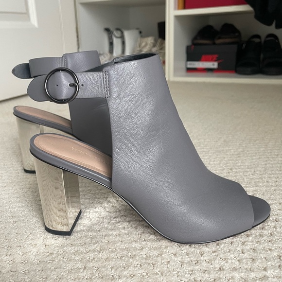 Banana Republic Grey Block Heels - Picture 2 of 6